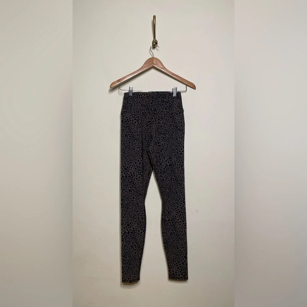 ALO High Waisted Cheetah Animal Print Vapor Leggings